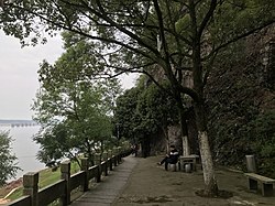 雷打石鎮的空靈寺步道