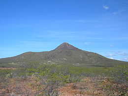 卡布吉峰（英语：Pico do Cabugi），位於安日庫斯的死火山