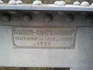 Plaque à l'entrée du pont.