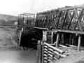 Un pont ferroviaire endommagé, en 1894.