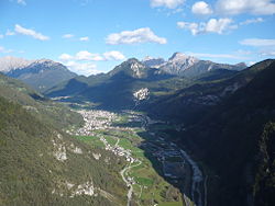 La vallée de Primiero vue du sud depuis l'église de San Silvestro.