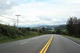 Les routes 216 et 269 traversent la vallée de la rivière Osgood à Saint-Jacques-de-Leeds.