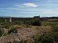 La fortezza con, in primo piano, i resti del castello medioevale di Salses