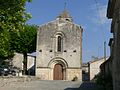 La façade de l'église.