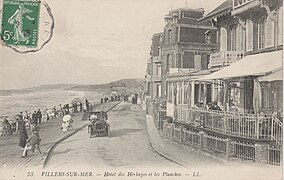 Premières automobiles vers 1910.