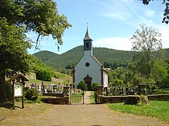 Cimetière et église protestante.