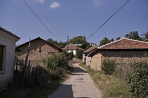 Улица во западниот дел на селото