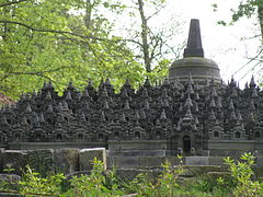 Évocation de Borobudur.