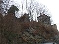 Der verfallende vorderste Wehrturm der Bürgerwehr, dahinter der Marienturm