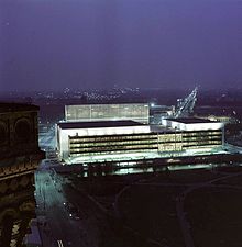 Façade arrière, vue de nuit, en 1976.