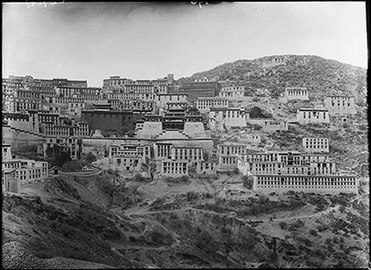 Part of Ganden Monastery, Tibet in 1921. Tsongkhapa's tomb is in the center left, close to it on the right with four large pillars is the Assembly Hall of the monastery, and the house where the Ganden Tripa lived and the Dalai Lama's apartments under gilt roofs.