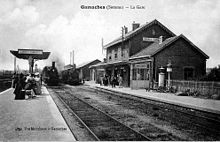 voies,quais, trains et bâtiment voyageurs vers 1900