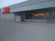 Exterior of a Glen's supermarket