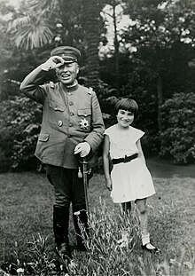 Kazuko Watanabe and her father Jōtarō in the early 1930s