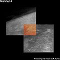 1枚目と2枚目のモザイク。外縁部には火星の大気が見える。