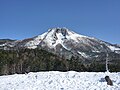 ロープウェイ山頂駅から望む日光白根山