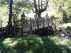 Passerelle franchissement ruisseau.