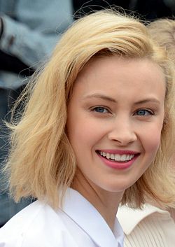 Sarah Gadon i Cannes 2014.