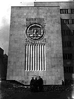 L'aigle de Szukalski dans l'immeuble de bureaux pour handicapés à Katowice, 1938-1939 (le bas-relief a été détruit pendant la Seconde Guerre mondiale)