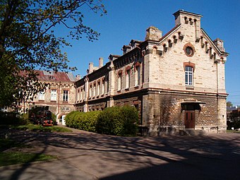 Bâtiment de l'ancienne école des transports.