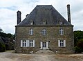 Château de Trégarantec ː la façade vue depuis la cour d'honneur.