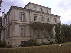 Vue 2009 de la maison construite par l'architecte François Guenepin, au 62 route des Gardes.