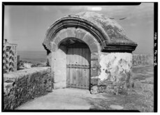 Detail of Stairhead, door and Arco on Caballero de San Miguel, in 1933. Library of Congress.