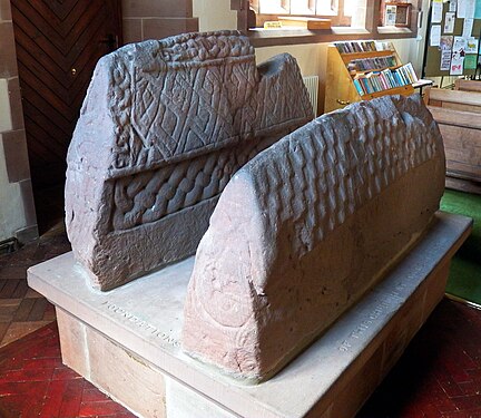 Tumbas de Hogback em Gosforth, Cumbria