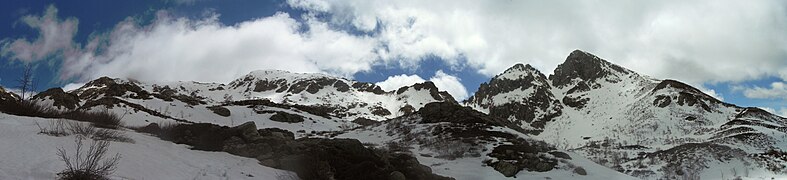 Vue printanière du chaînon de la Punta alla Vetta (2 255 m)