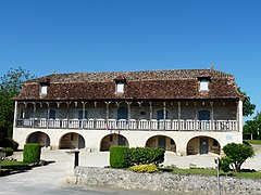 La mairie (ancien presbytère).