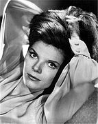 Samantha Eggar interprète Sara Templeton.