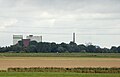 Uetersen von Moorrege ausgehen, links die Raiffeisen Silos, rechts die Papierfabrik Stora Enso