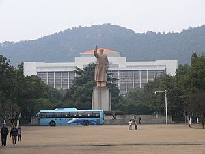 Statue de Mao Zedong sur le campus de Yuquan.