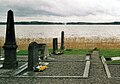 Une vue du cimetière d'Arvika le long de la baie de Kyrkviken