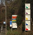 Gottesdiensttafel mit Hinweisen von Gottesdiensten mehrerer Konfessionen