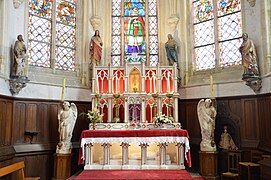 Houchin, église St Omer, sanctuaire avec l'ancien maître autel et ses statues