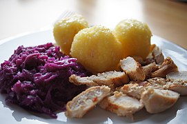 Gebratenes Kaninchen-Filet, Thüringer Klöße und Rotkohl