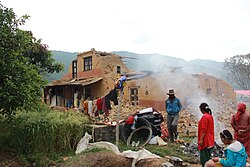 Nepalin maanjäristyksen raunioittama talo.