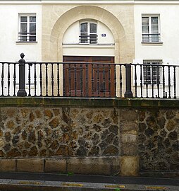 No 15 : porte vue depuis la voie inférieure.