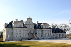 An 18th-century restored palace in Chróstnik