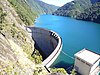 從臺電大甲溪發電廠德基分廠遠眺德基水庫大壩與庫容區。