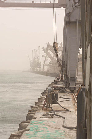 Verladekräne im Hafen von Umm Qasr