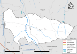 Carte en couleur présentant le réseau hydrographique de la commune