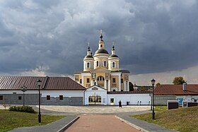 Казанский собор и Святые ворота Вышенского монастыря