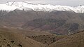 La vallée de Wamendent longeant ighil n'Ait Ouriât enneigé au début du printemps.