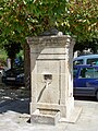 Fontaine sur la place de l'église (sept. 2009)