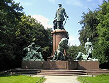 Statue de Bismarck se tenant debout au mémorial national Bismarck à Berlin