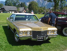 1972 Cadillac Sedan Deville, габаритные огни между фарами