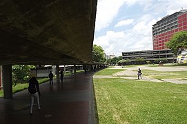 Pasillo de Educación, adyacente la Tierra de Nadie.