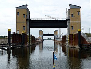 Niedrigwasserschleuse Magdeburg, Einfahrt in Richtung Elbe